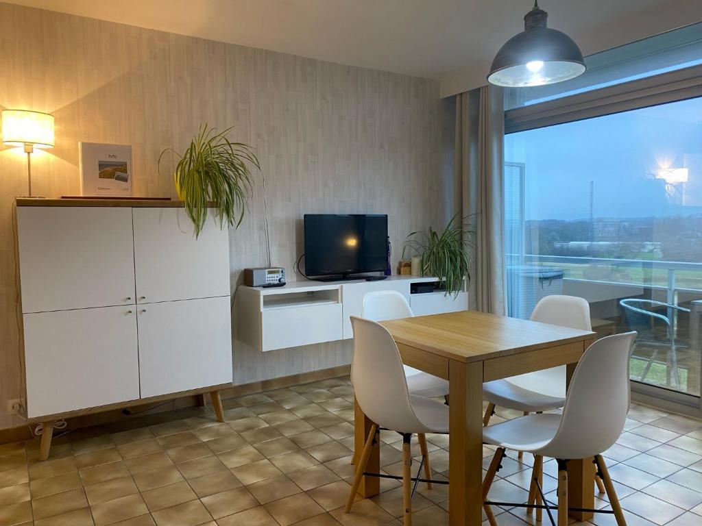 Kuchyň nebo kuchyňský kout v ubytování Studio Ochtendstemming by Interhome