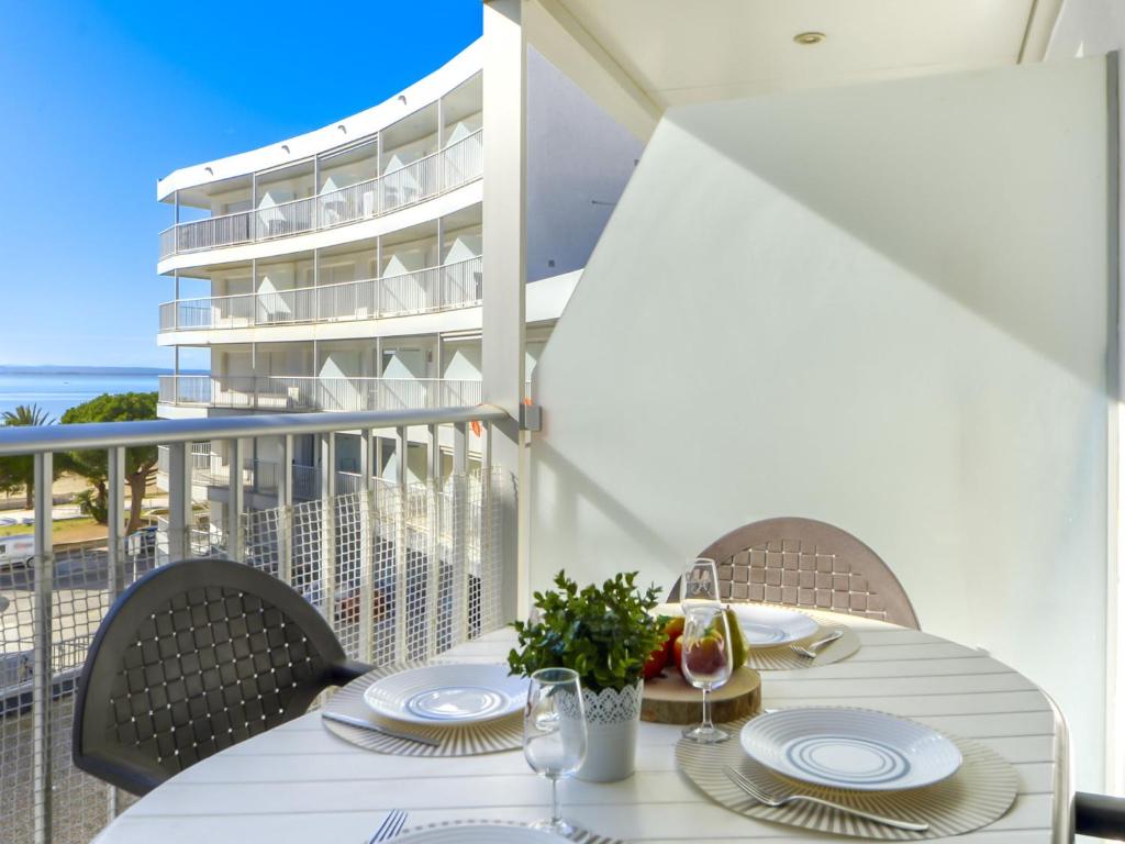 A balcony or terrace at Apartment Las Palmeras by Interhome