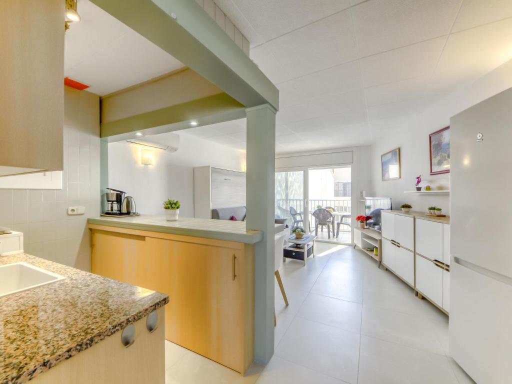 A kitchen or kitchenette at Apartment Las Palmeras by Interhome