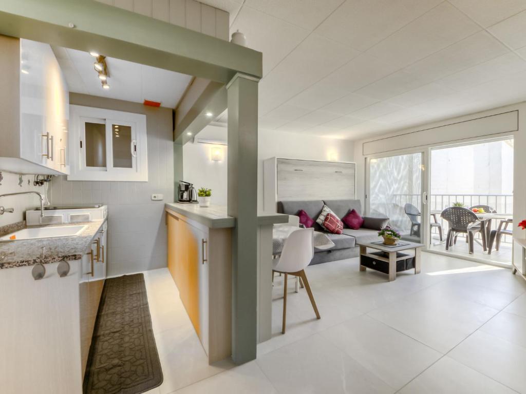 A kitchen or kitchenette at Apartment Las Palmeras by Interhome