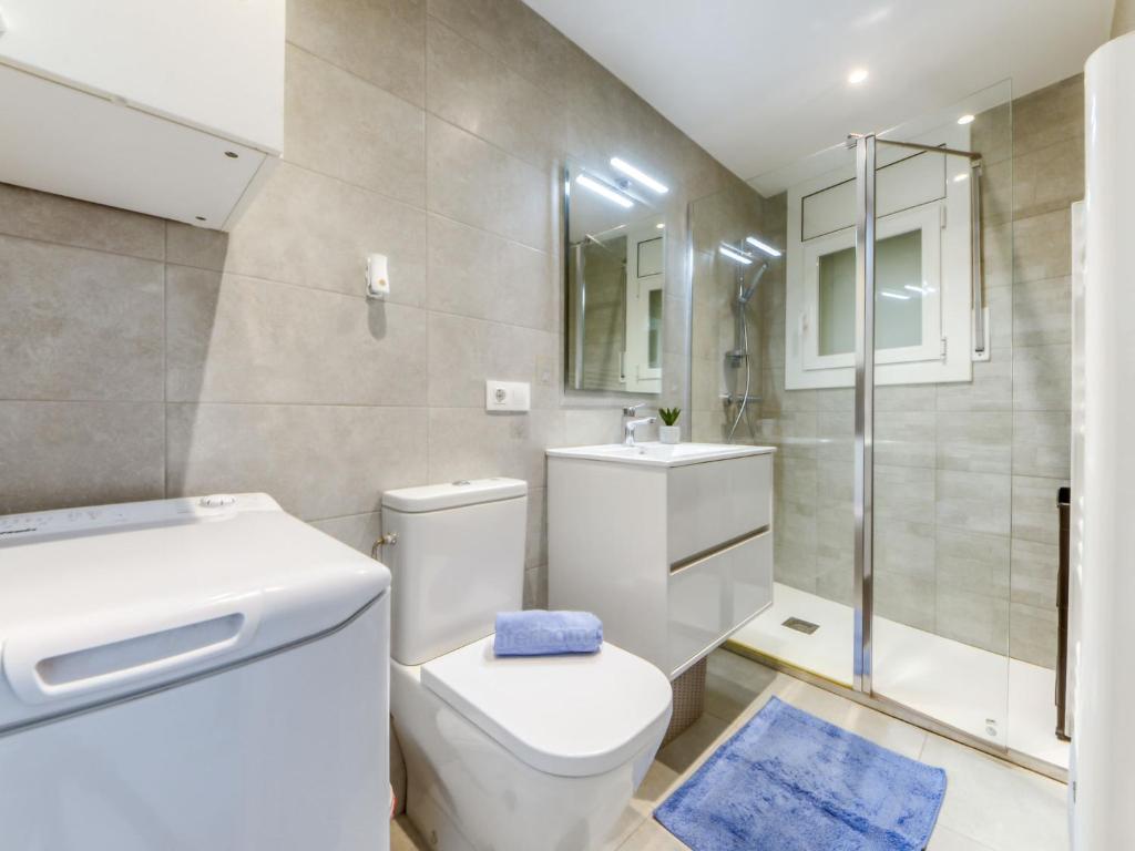 A bathroom at Apartment Las Palmeras by Interhome