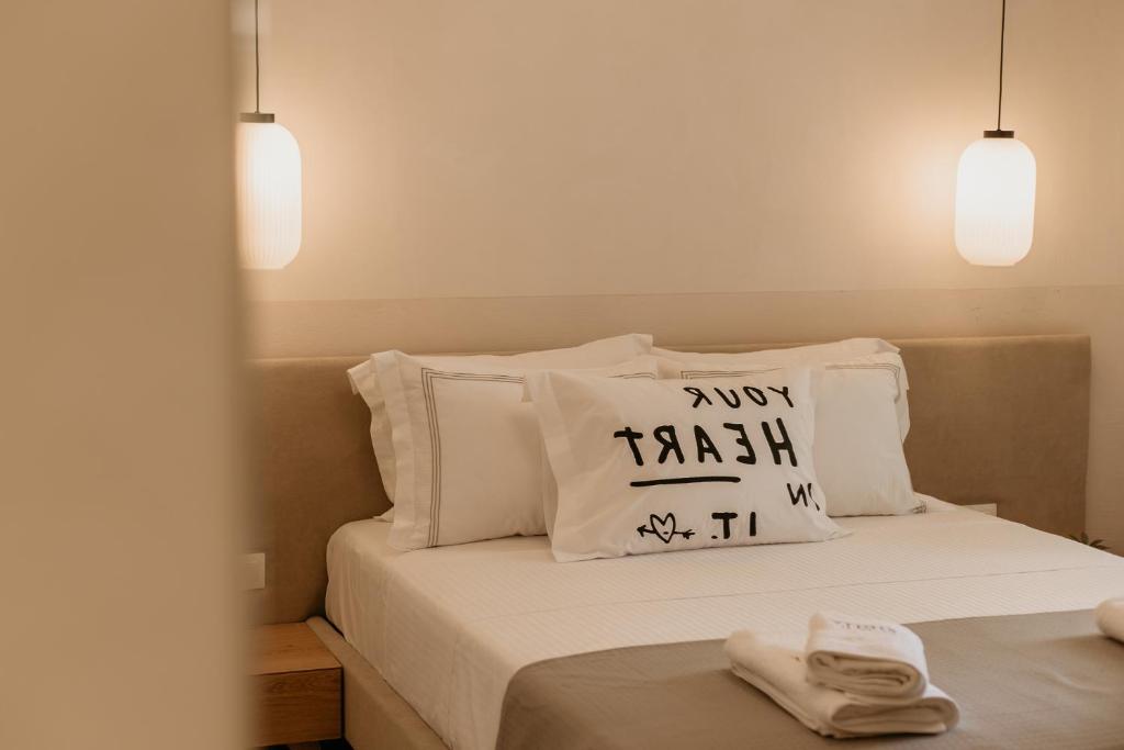 Postel nebo postele na pokoji v ubytování TRINITY THE HOTEL