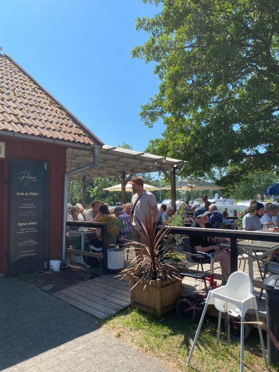 Restaurace v ubytování Perssons i Backens Pensionat- Sjötorps Vandrarhem & Rum