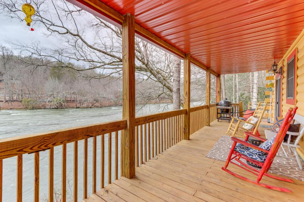 Toccoa Waterfront Hideaway with Fire Pit and Grill, Mineral Bluff (updated prices 2024)