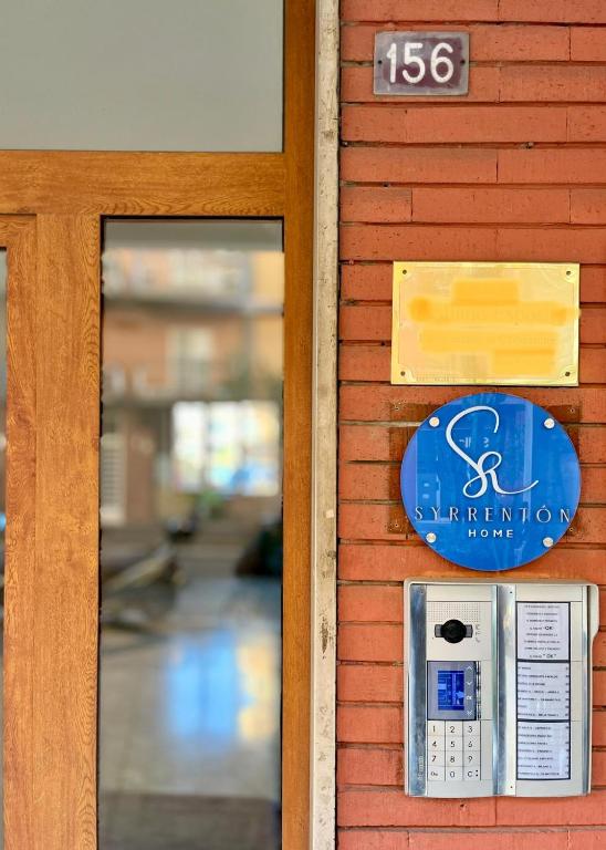 Certifikát, hodnocení, plakát nebo jiný dokument vystavený v ubytování Syrrenton Home