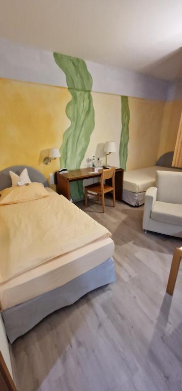 Postel nebo postele na pokoji v ubytování Goldener Schwan Hotel Garni