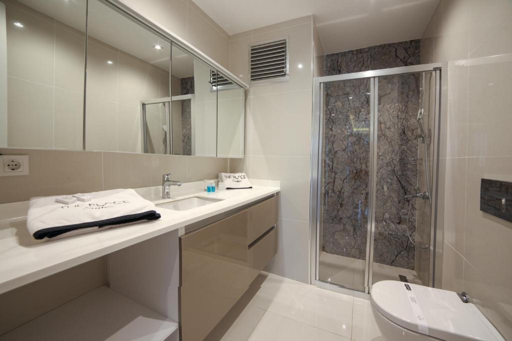 A bathroom at Ataşehir The Place Suites