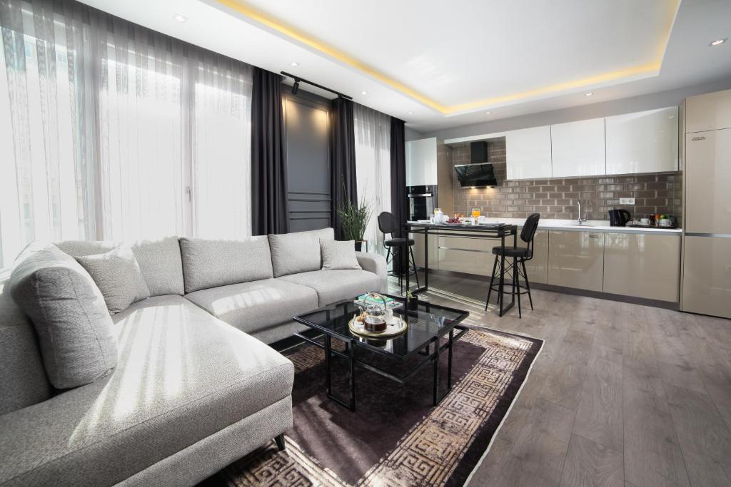 A seating area at Ataşehir The Place Suites