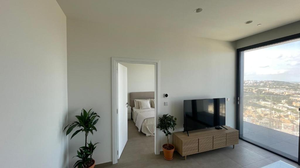 TV a/nebo společenská místnost v ubytování Mercury Tower Suites