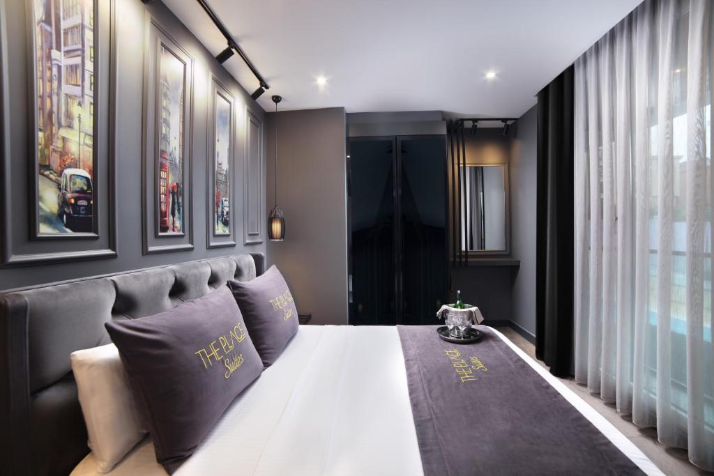 A seating area at Ataşehir The Place Suites