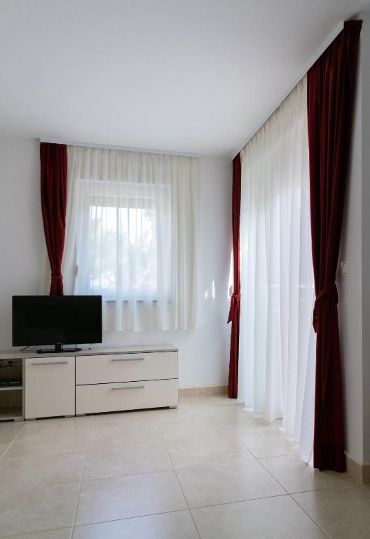 TV a/nebo společenská místnost v ubytování Mile Starigrad - Book your next cozy vacation