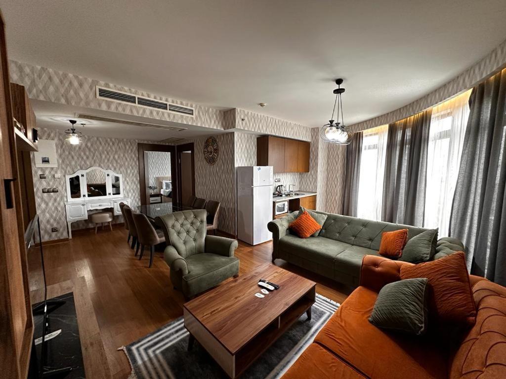 Posezení v ubytování SABİHA GOKCEN İSTANBUL HOUSES Hotel