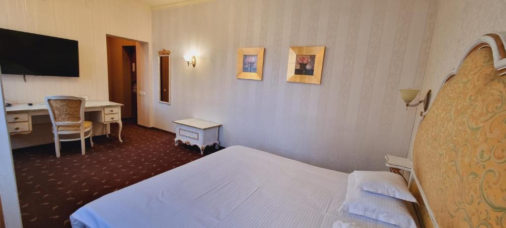 Topaz Boutique - Resim 26