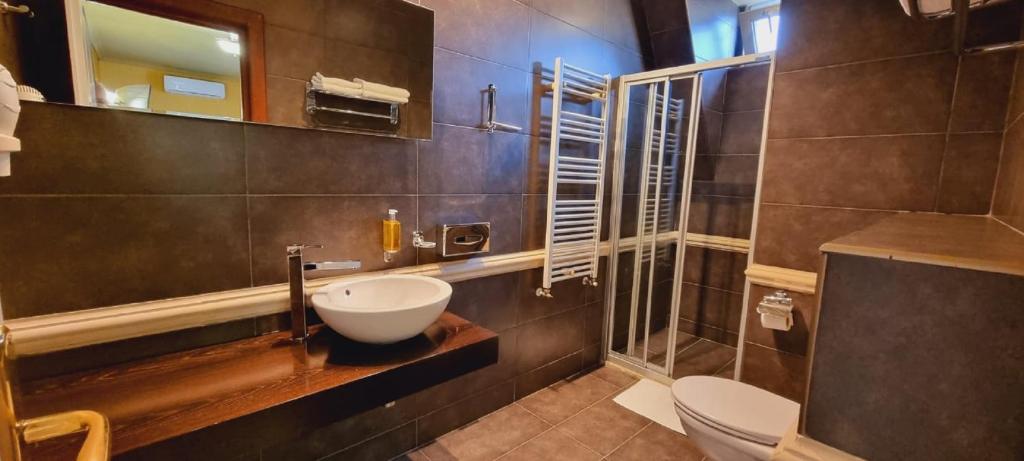 Topaz Boutique - Resim 20