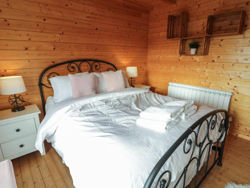 Postel nebo postele na pokoji v ubytování Coastal Cabin