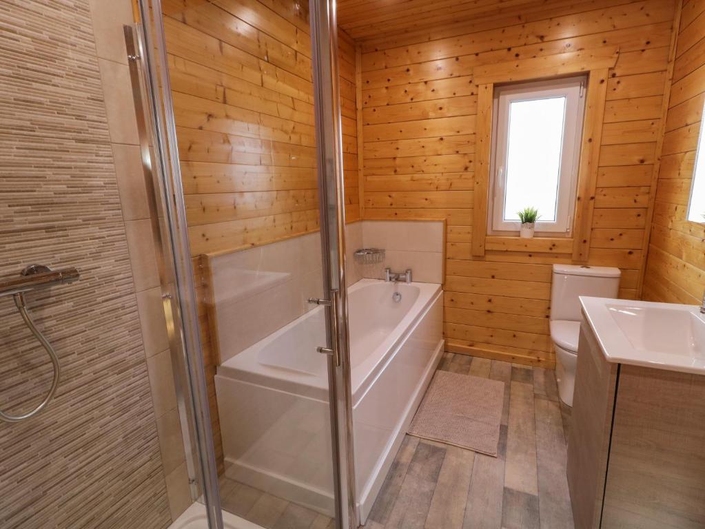 Koupelna v ubytování Coastal Cabin