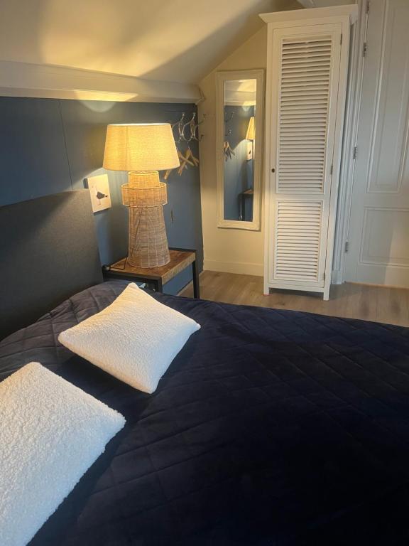 Postel nebo postele na pokoji v ubytování B&B De Koog Texel