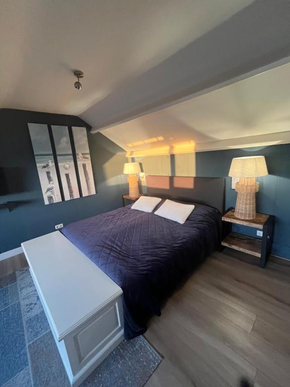 Postel nebo postele na pokoji v ubytování B&B De Koog Texel
