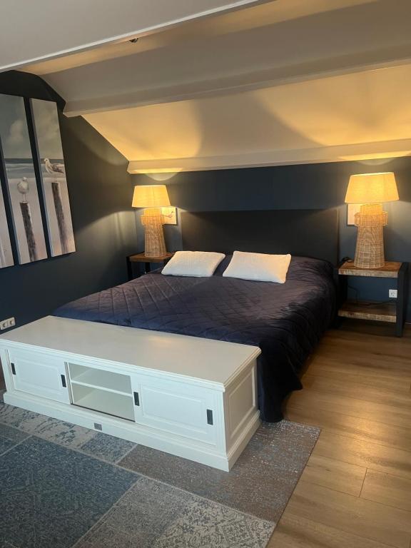 Postel nebo postele na pokoji v ubytování B&B De Koog Texel