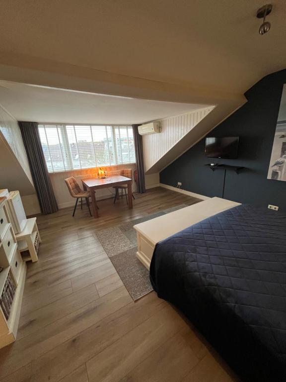 Postel nebo postele na pokoji v ubytování B&B De Koog Texel