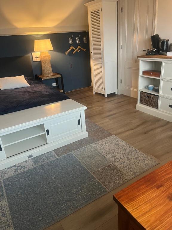 Postel nebo postele na pokoji v ubytování B&B De Koog Texel