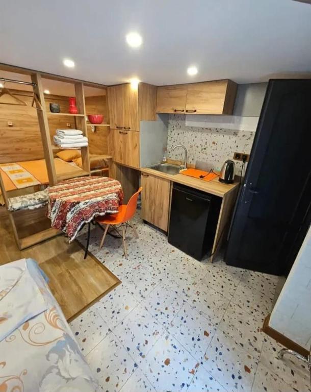 Kuchyň nebo kuchyňský kout v ubytování Family Mini-Hotel Martirosyan's and tours