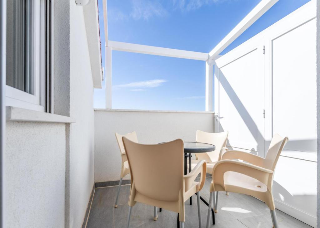 Fotografie z fotogalerie ubytování Apartments Podstrana with shared Pool v destinaci Podstrana