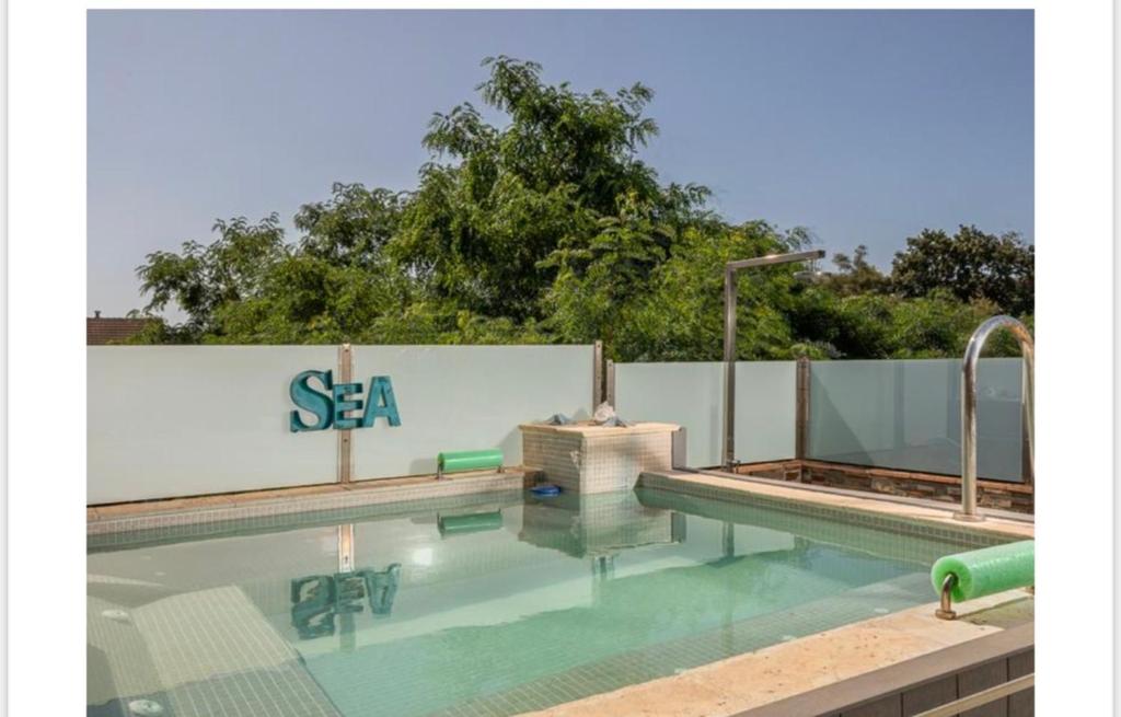 a swimming pool with blue water in front of a fence at Bello Alojamiento Noa in Blanes