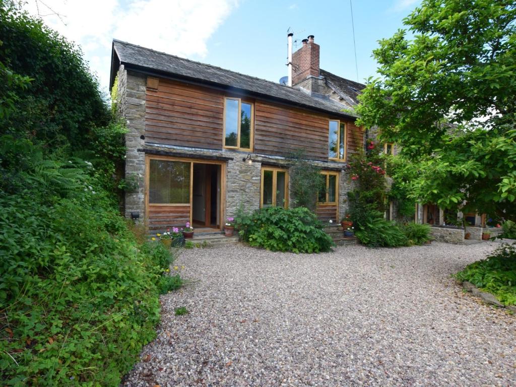 an old stone house with a gravel driveway at 2 bed in Presteigne 78095 in Presteigne