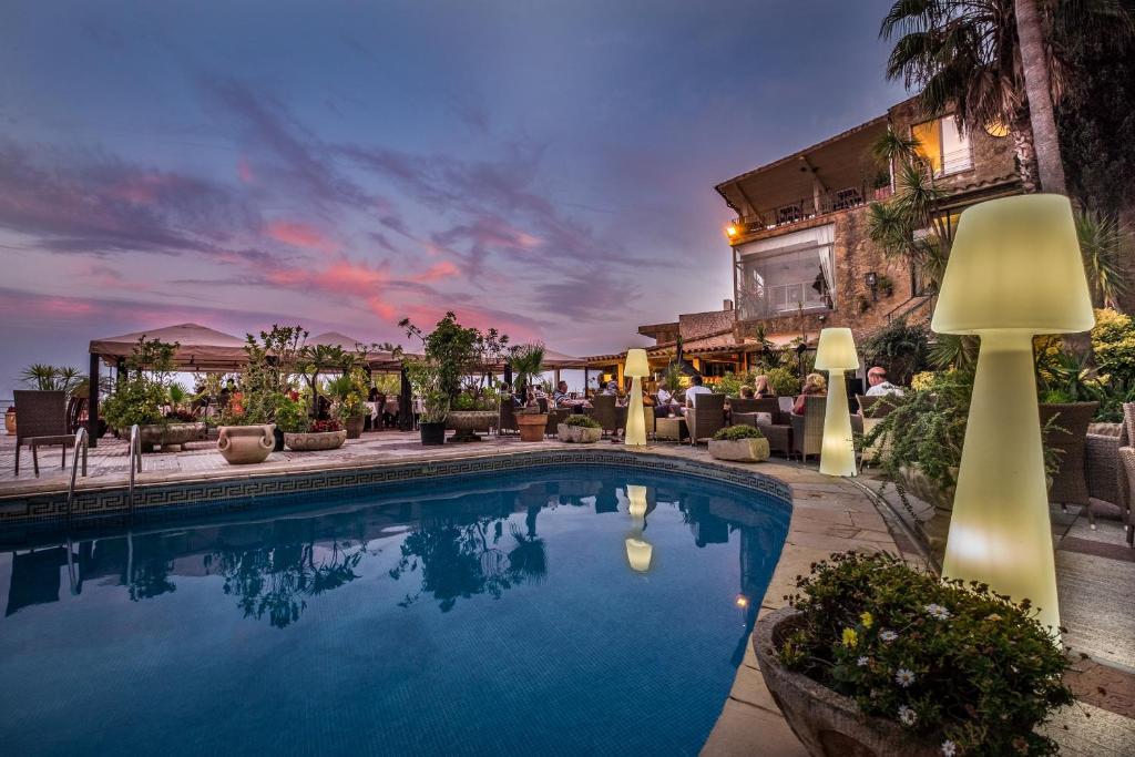 Bazén v ubytování Hotel Cap Roig & Spa by Brava Hoteles nebo v jeho okolí