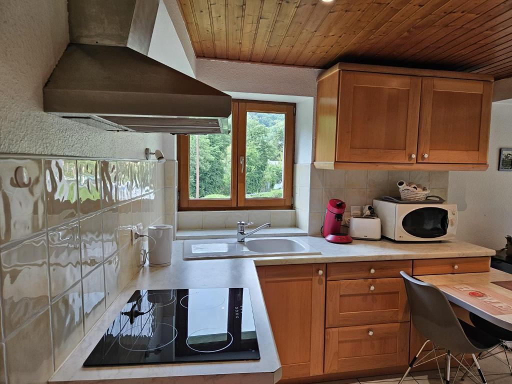 Cucina o angolo cottura di Gîte de l'Eau Vive