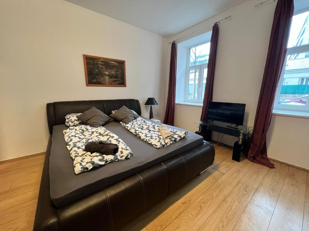 Ein Bett oder Betten in einem Zimmer der Unterkunft Neat 1BR Apt. Simmering - Ideal for Longstays