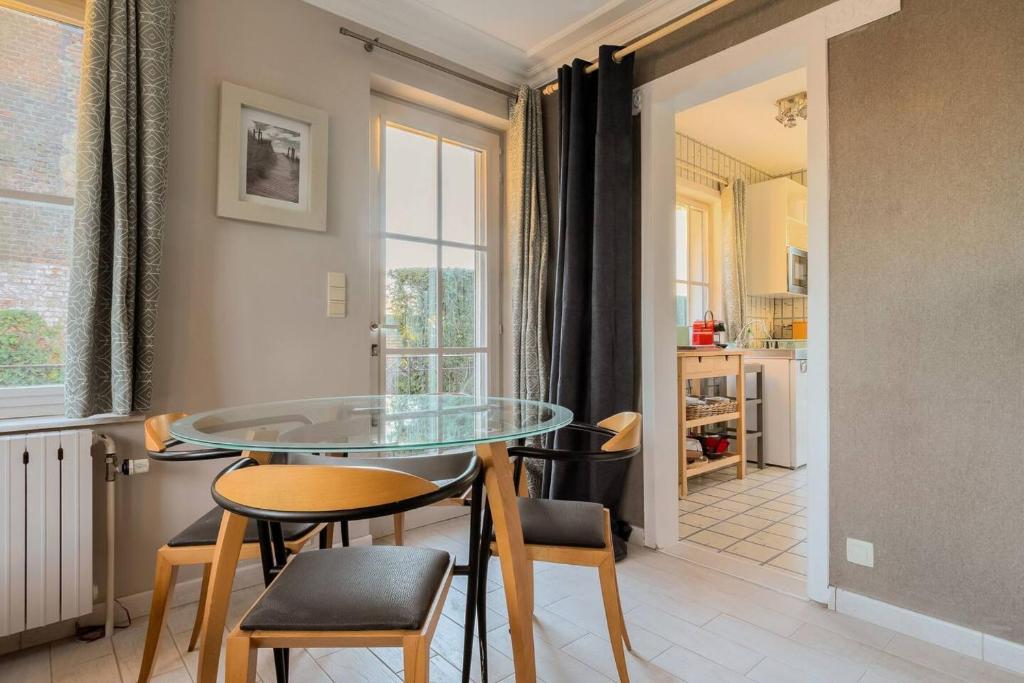 Posezení v ubytování Cosy studio close to Brussels South Charleroi Airport
