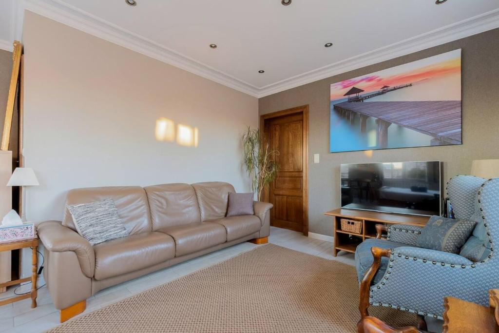 TV a/nebo společenská místnost v ubytování Cosy studio close to Brussels South Charleroi Airport