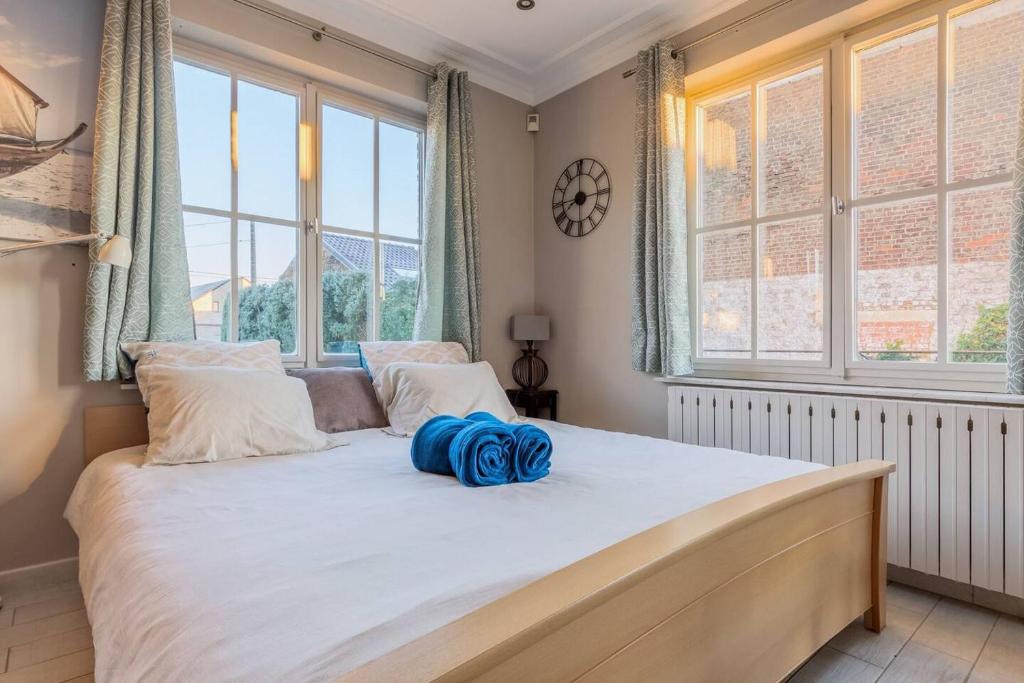 Postel nebo postele na pokoji v ubytování Cosy studio close to Brussels South Charleroi Airport
