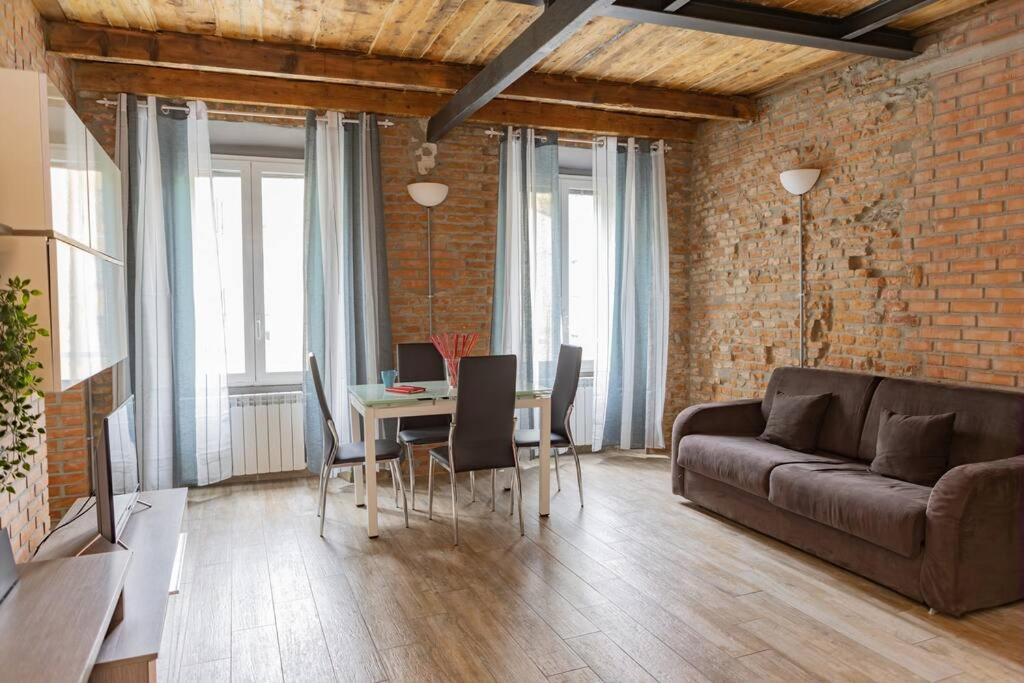 Italstay - Canonica Brick Apartment