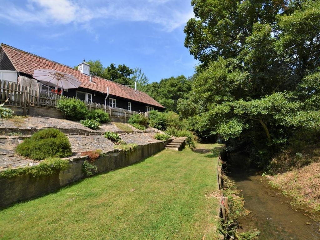 a view of the house from the garden at 2 Bed in Sherborne 53673 in Chetnole