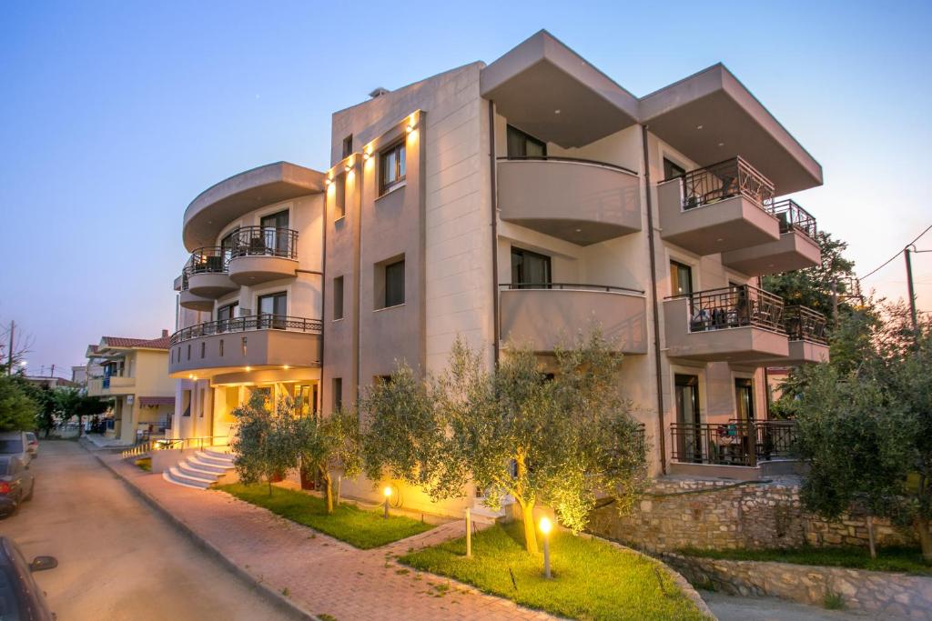 an apartment building with lights on the side of a street at Thalassies Nouveau in Limenaria