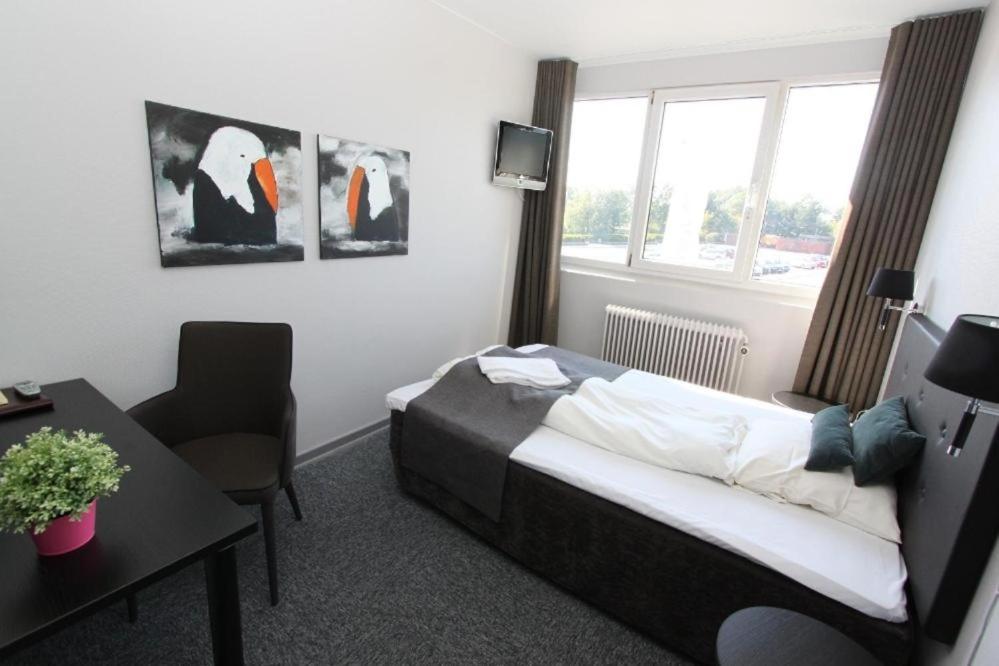 Postel nebo postele na pokoji v ubytování Banegaardshotellet