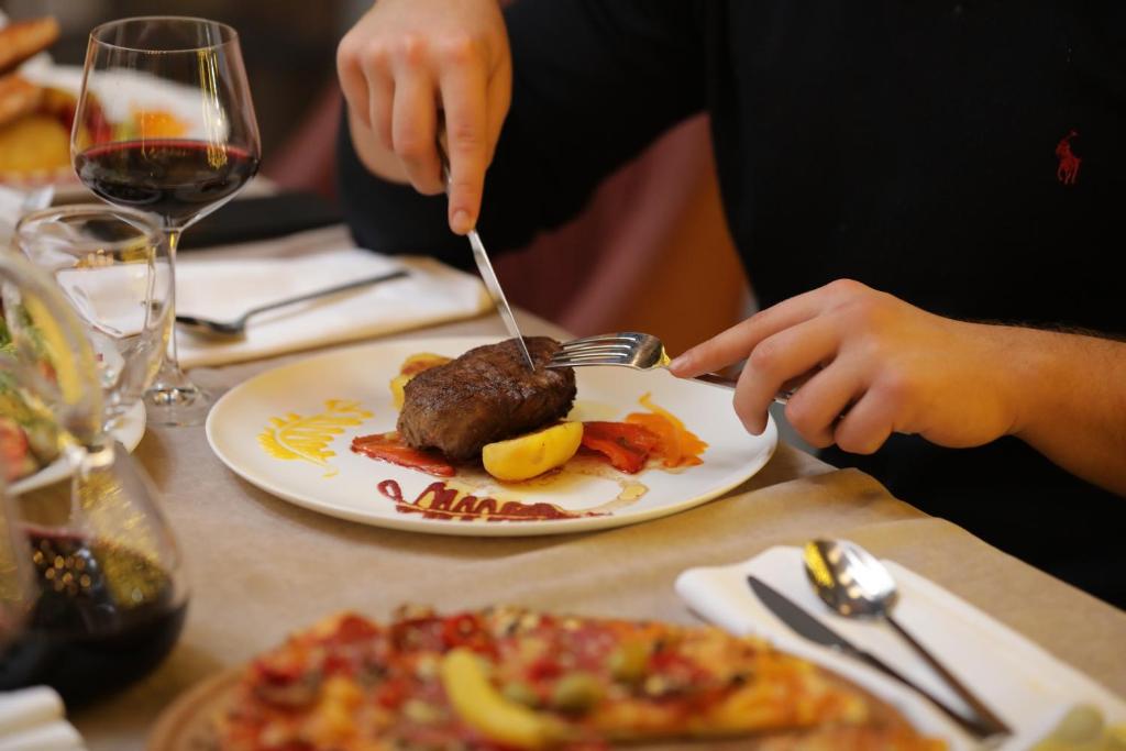 Jídlo v hotelu nebo okolí