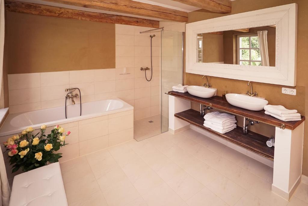 A bathroom at Ferienhaus Boddinsfelde