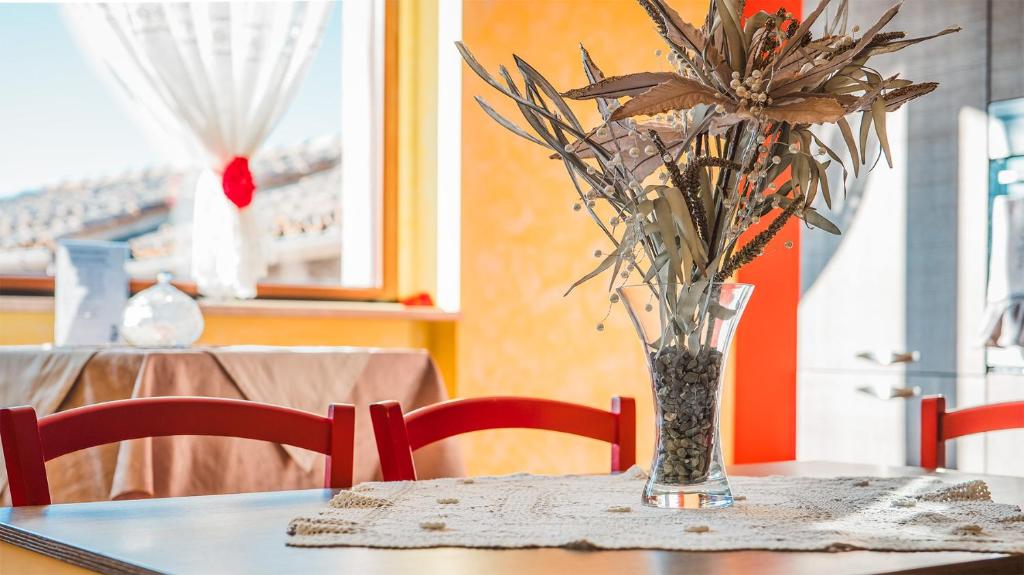 Reštaurácia alebo iné gastronomické zariadenie v ubytovaní Bed and Breakfast Torre Polidori