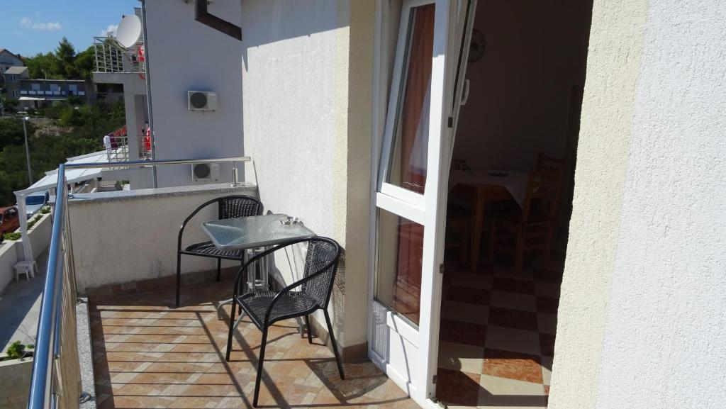 Apartments Primosten - Apartamento Com Varanda