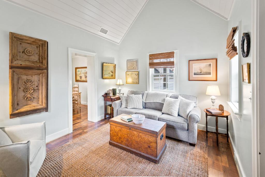 PetFriendly Hampshire Cottage at Ivy Cottages, Crozet (updated prices