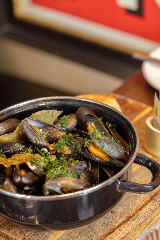ホテルの敷地内または近くでの食事または食べ物