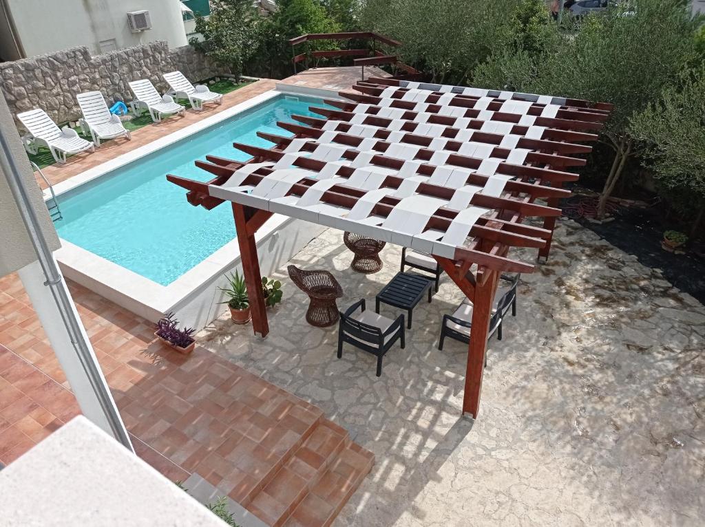 Bazén v ubytovaní VILLA NIKO with private swimming pool alebo v jeho blízkosti