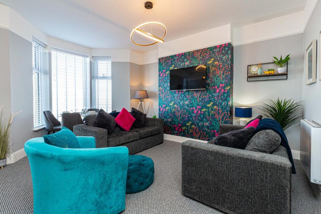 Stylish Seafront Apartment Sleeps 6 Gateway to the Lakes, Morecambe