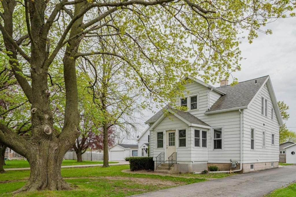 R&R on Rapids Rd, Manitowoc (updated prices 2024)