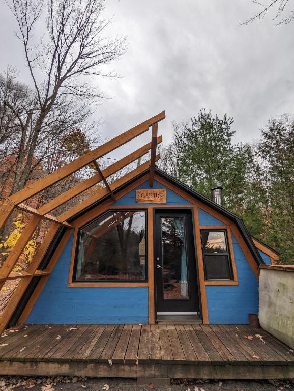 Aux Berges du lac Castor