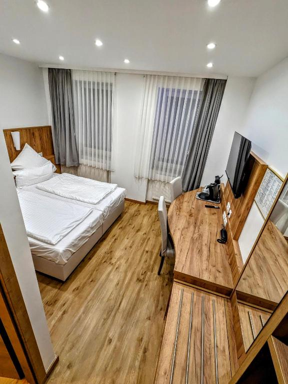 Postel nebo postele na pokoji v ubytování Hotel am Rathaus